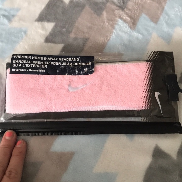 Nike Accessories - Nike Reversible Sweat Headband